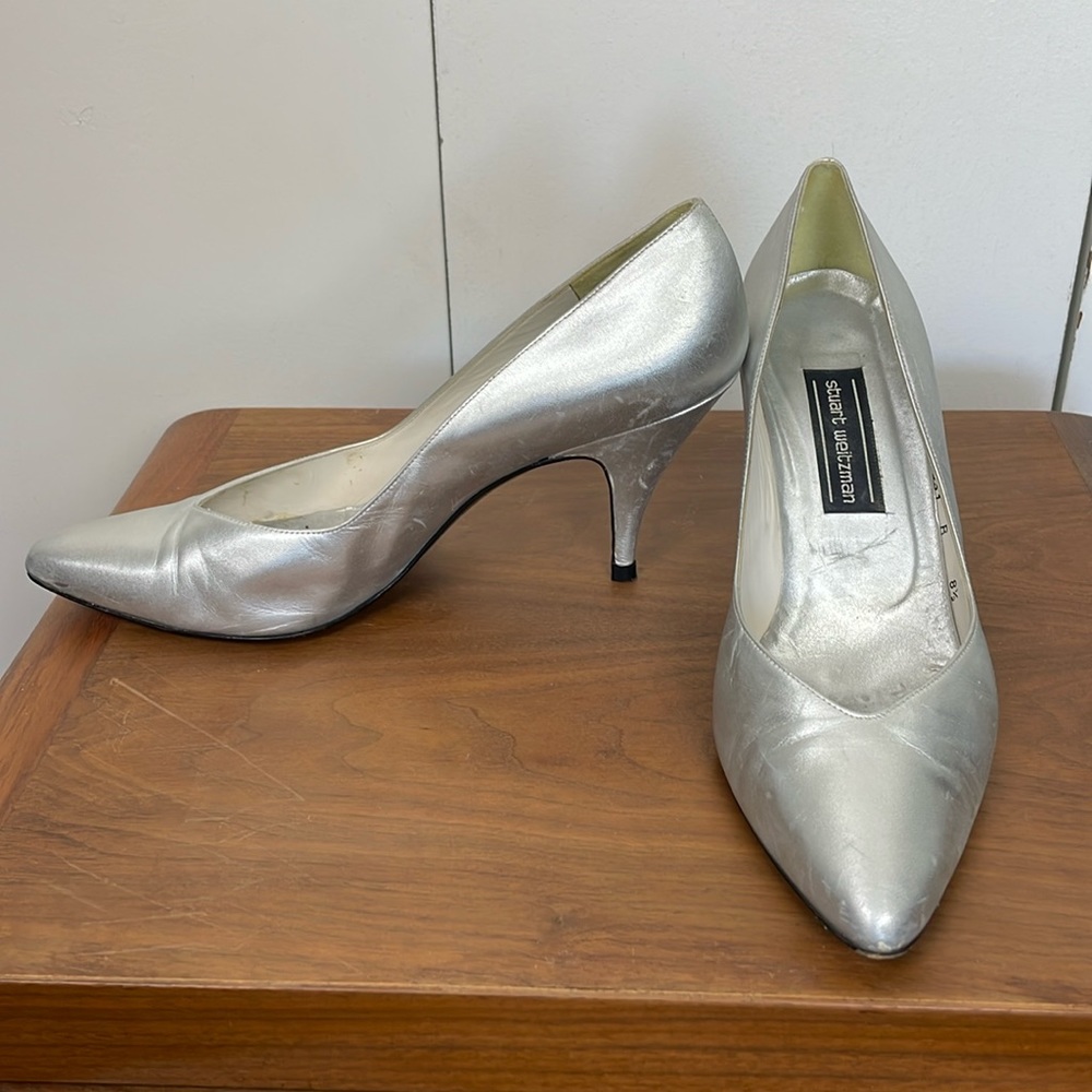 Vintage Stuart Weitzman classic silver leather pumps marked size 8.5